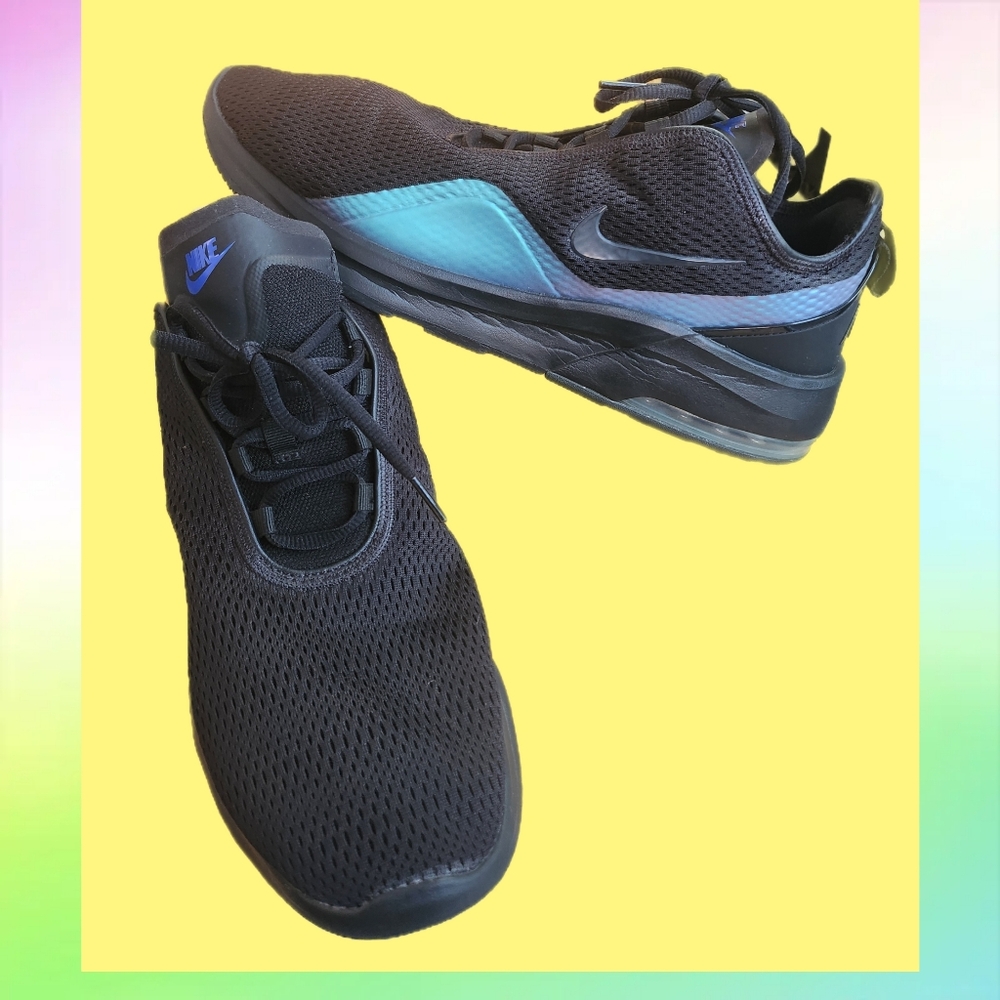 NIKE MEN'S AIR MAX MOTION 2 LOW TOP SIZE 13